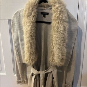 Banana Republic Women's Cream Sweater with Detachable Faux Fur Collar